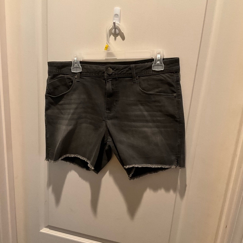 1822 Denim Black Frayed Hem Jean Shorts